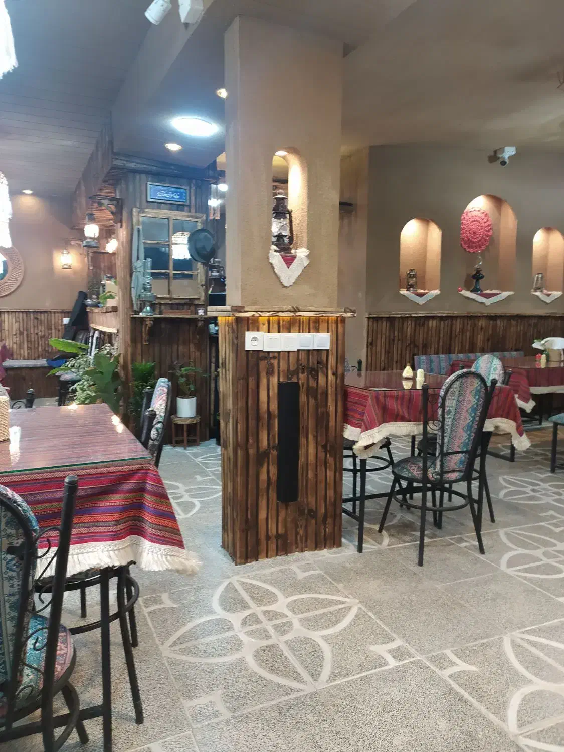 نیروی کمک آشپز در کافه رستوران|استخدام خدمات فروشگاه و رستوران|آستانه اشرفیه, |دیوار