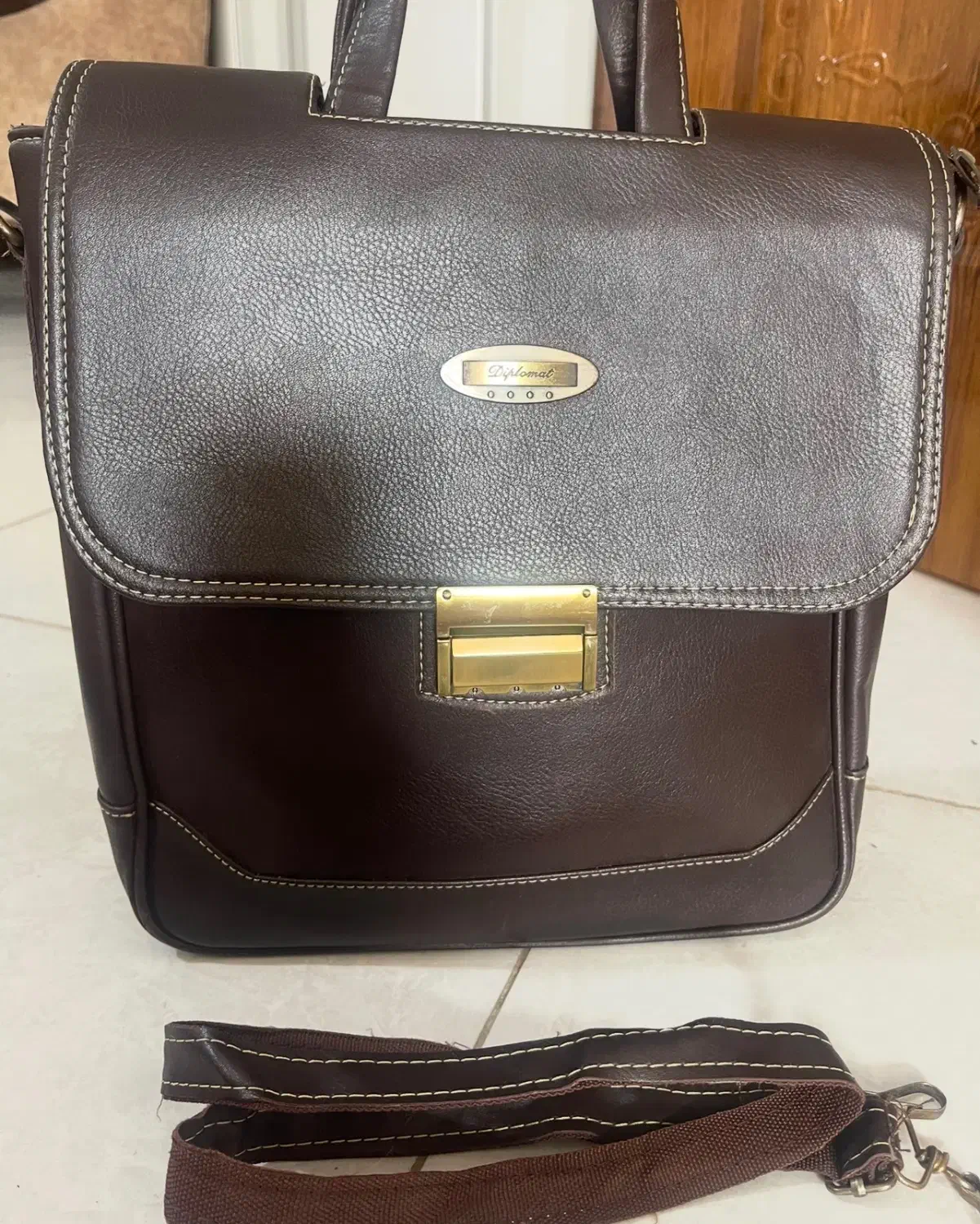 کیف اداری|کیف، کفش، کمربند|بومهن, |دیوار