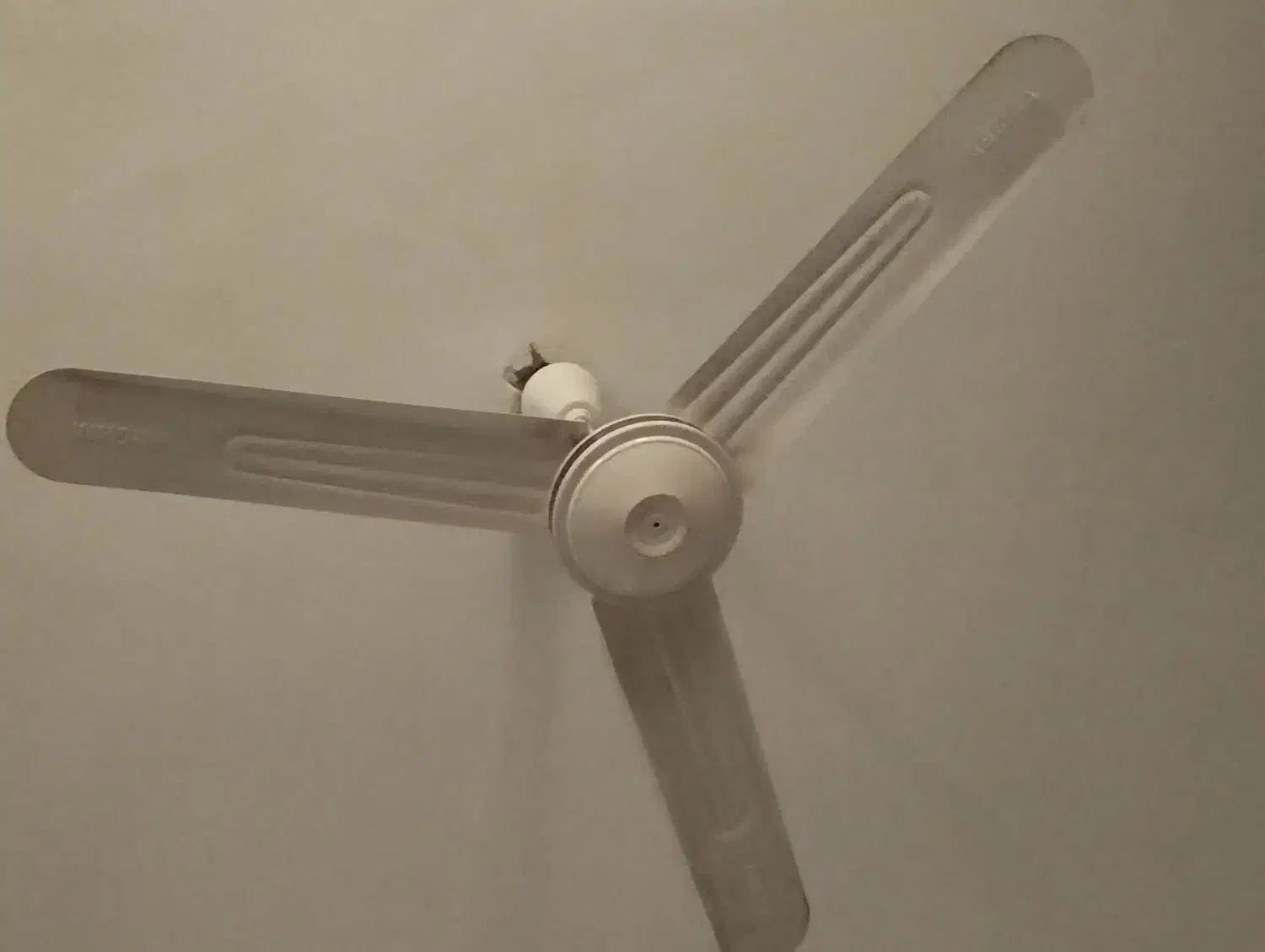 پنکه سقفی|پنکه و تصفیهکنندهٔ هوا|شوشتر, |دیوار