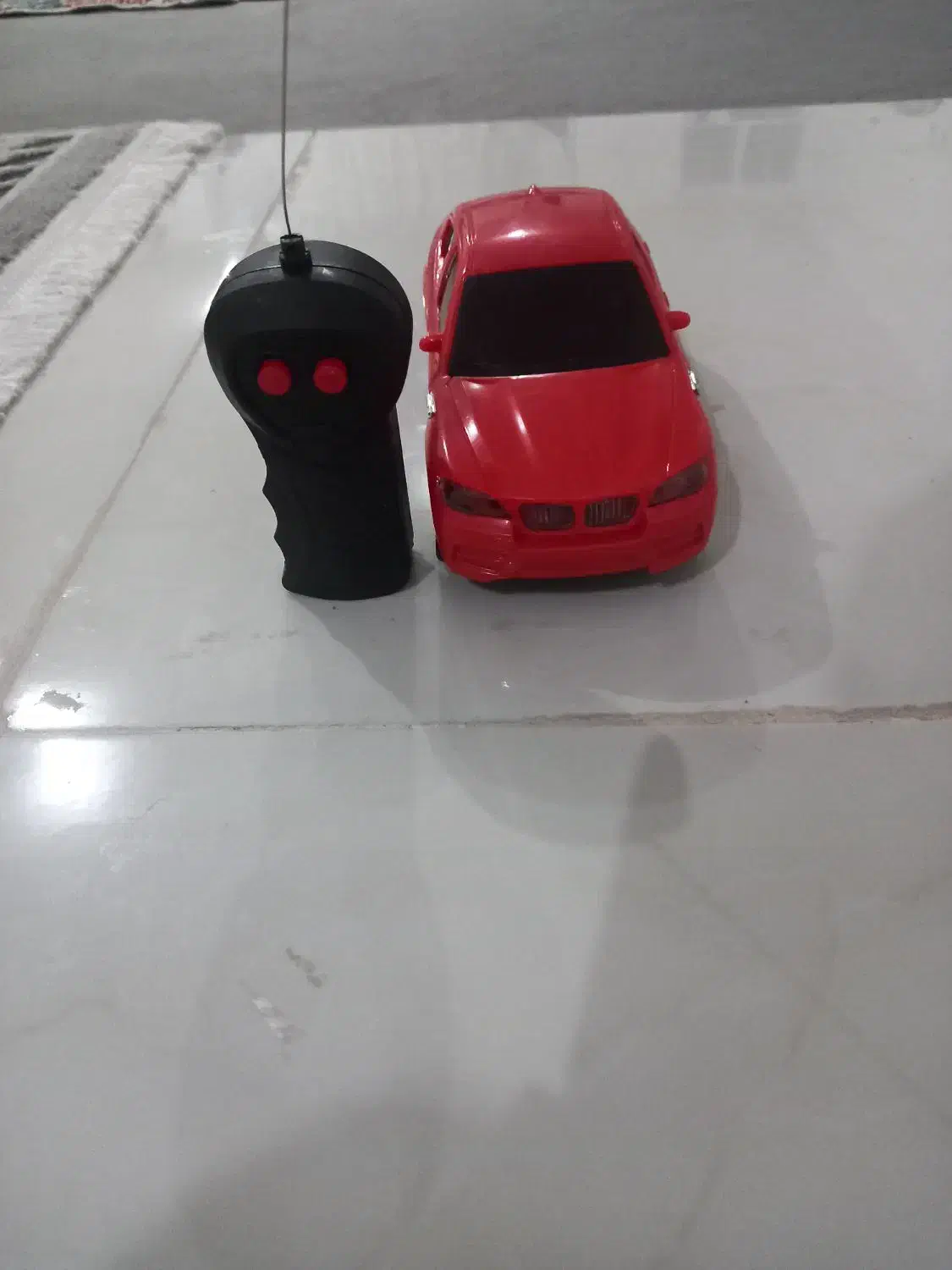 ماشین کنترلی کاملآ سالم|اسباب‌‌بازی|ایوان, |دیوار