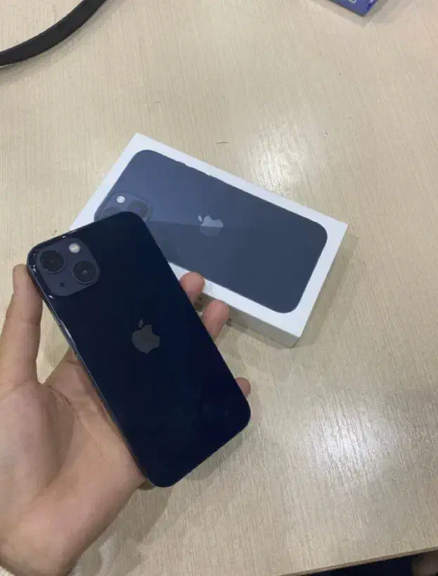 آیفون۱۳نرمالzaa به همراه آداپتور|موبایل|بروجرد, |دیوار