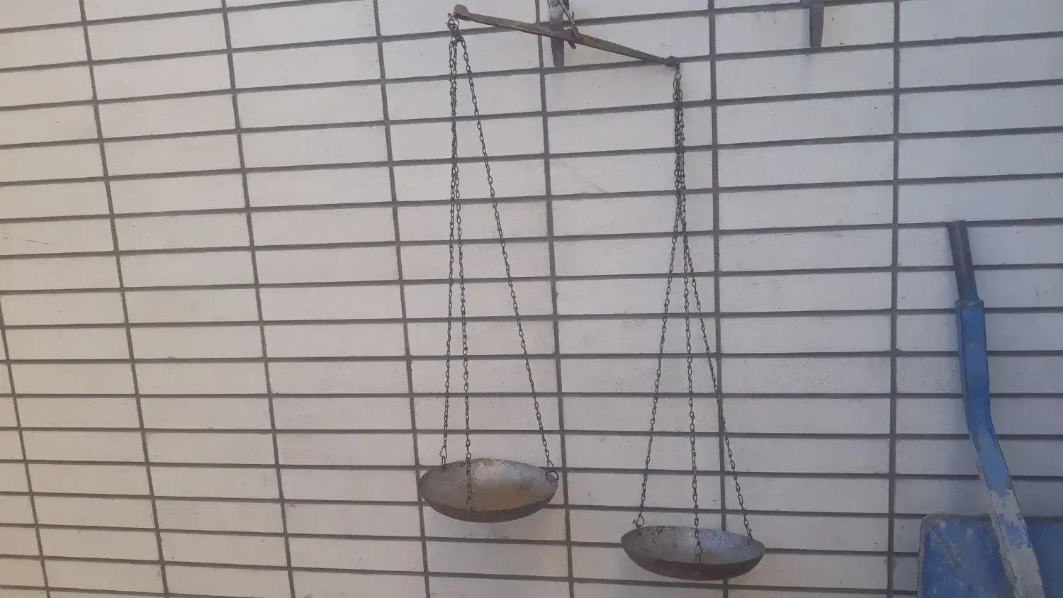 ترازوی عتیقه|کلکسیون اشیاء عتیقه|شهرکرد, |دیوار