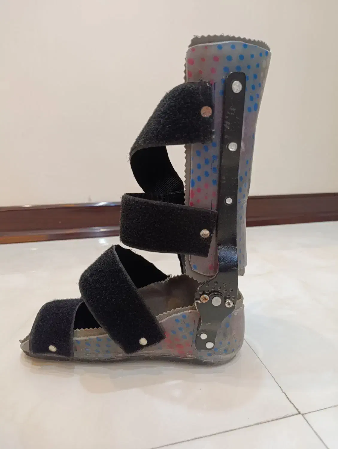 آتل متحرک پا|کیف، کفش، کمربند|اصفهان, جاوان|دیوار