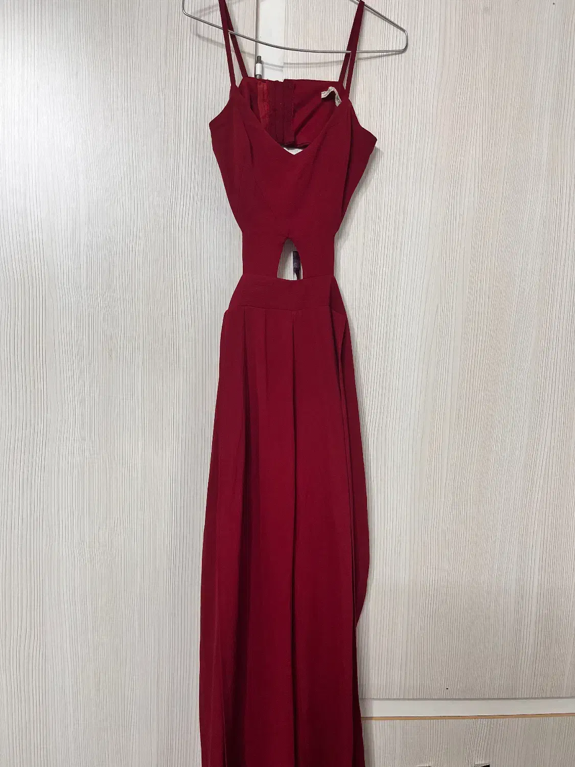 اورال مجلسی|لباس|قنوات, |دیوار