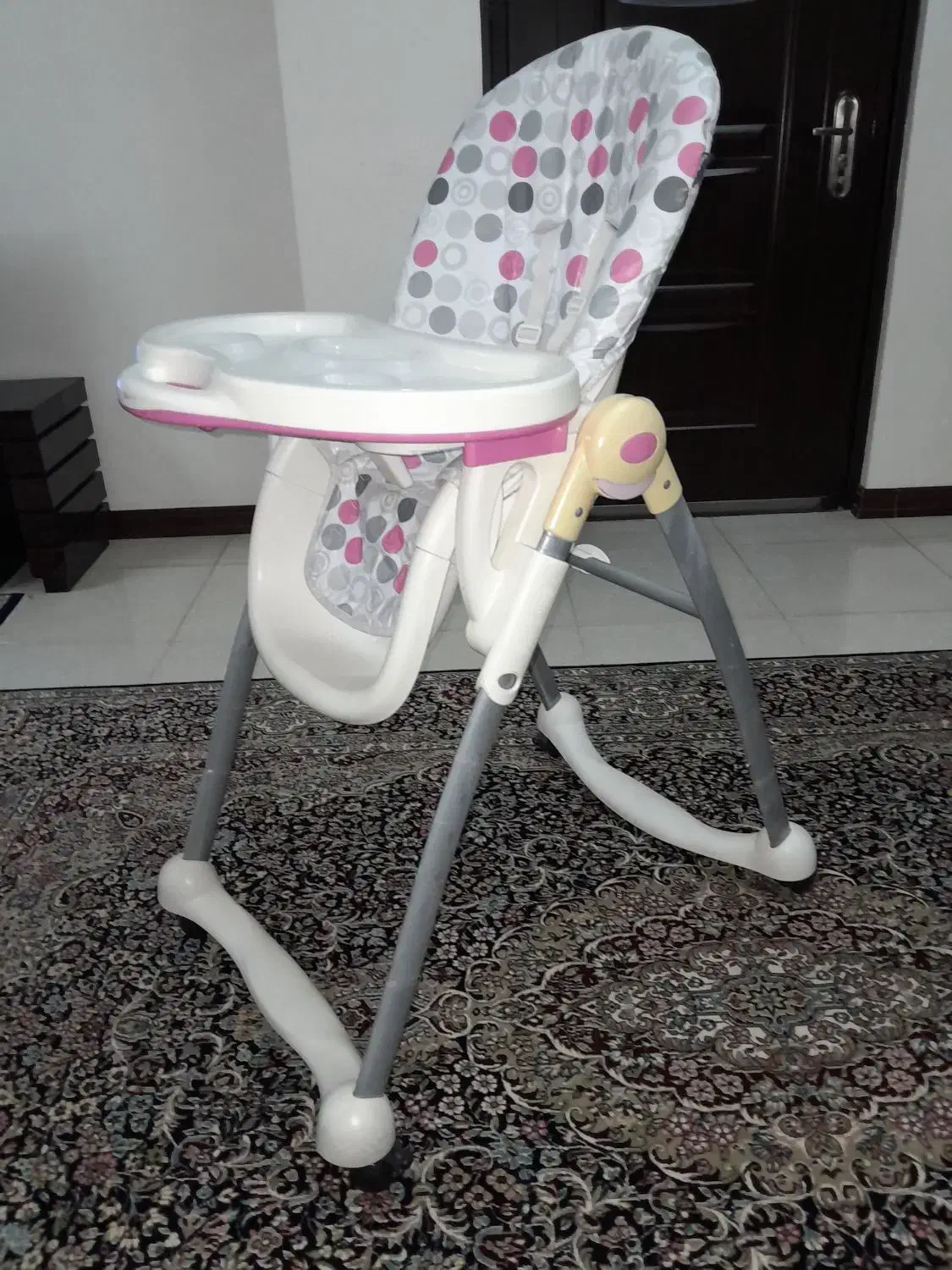 صندلی غذای کودک|تخت و صندلی بچه|شاهین‌شهر, عطار|دیوار