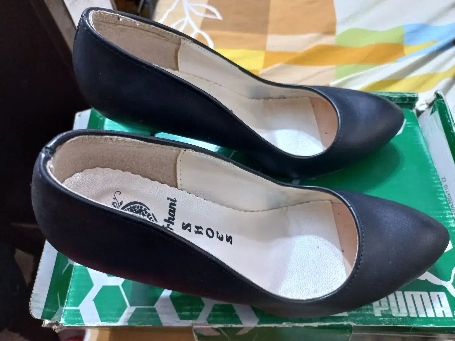 دو جفت کفش مجلسی|کیف، کفش، کمربند|رشت, رشتیان|دیوار