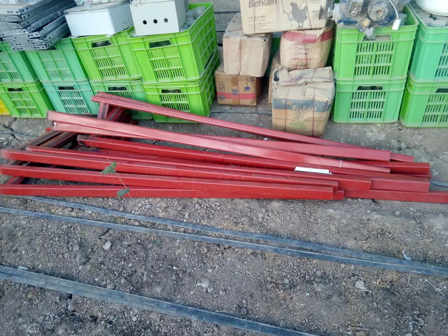 تعدادی قفسه فروشگاهی و مدولار پیچ و مهره ای|فروشگاه و مغازه|هشتگرد, هشتگرد قدیم|دیوار