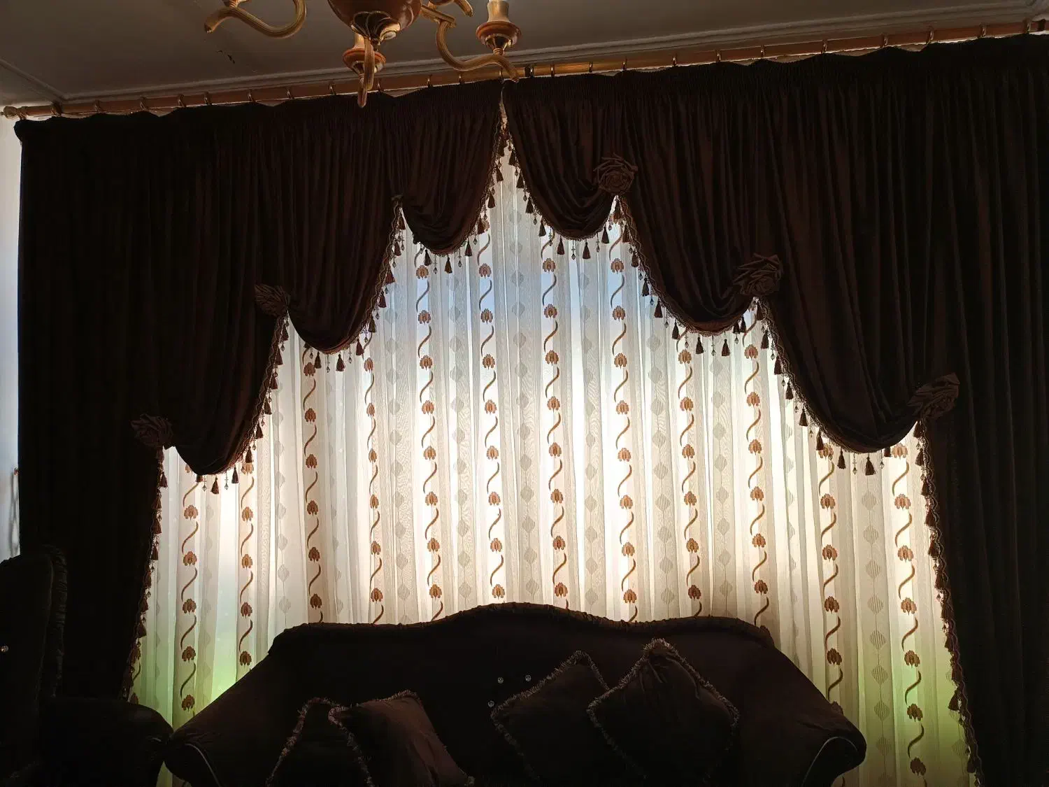 پرده زیر ندارد فقط یالون و دکور...با دو عدد گل میخ|پرده، رانر، رومیزی|قرچک, میرزائی شمالی|دیوار