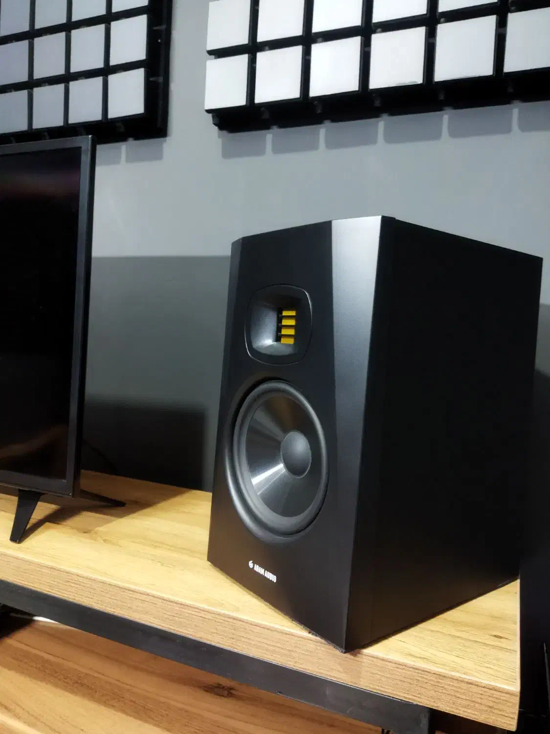 اسپیکر مانیتورینگ adam t7v|آلات موسیقی|بابل, |دیوار