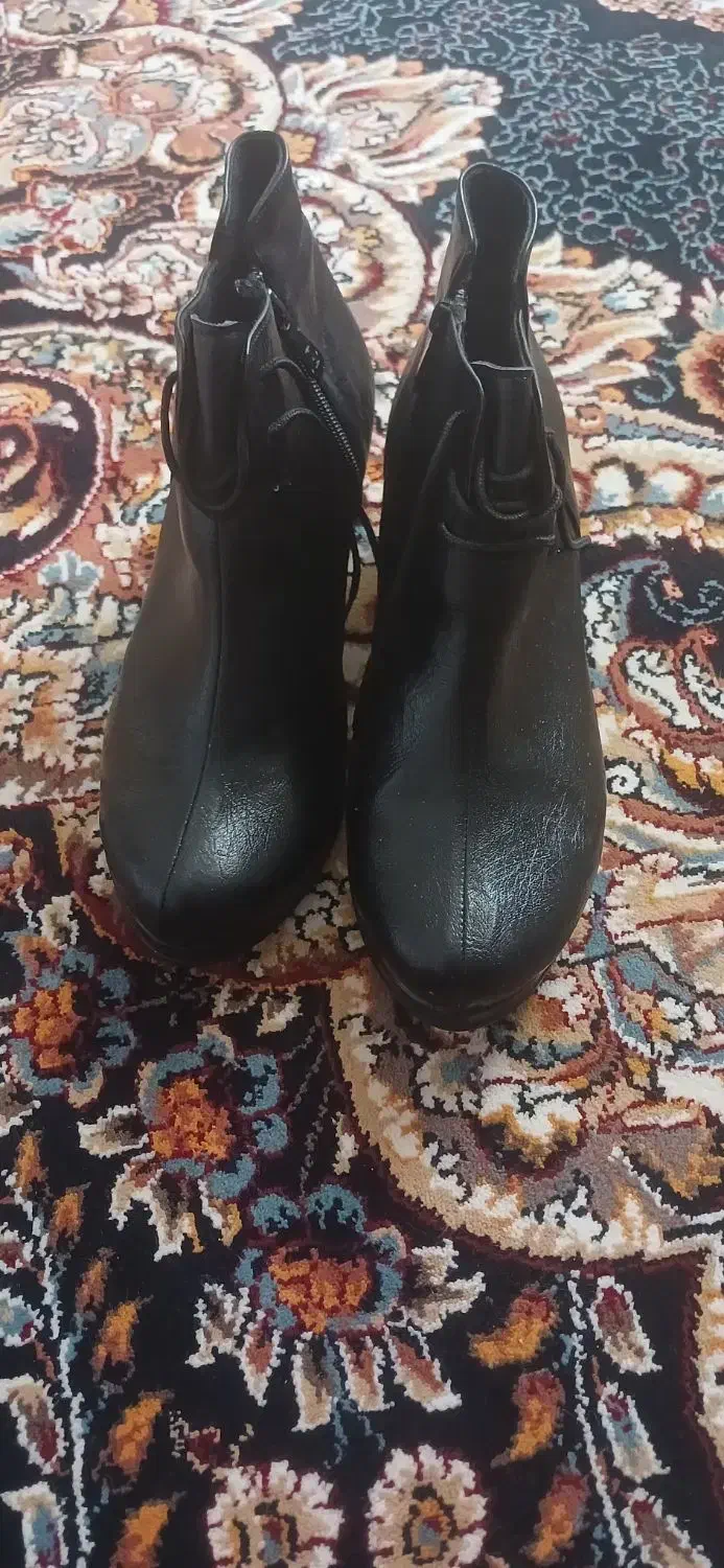 نیم بوت سایز ۴۰|کیف، کفش، کمربند|کنگاور, |دیوار