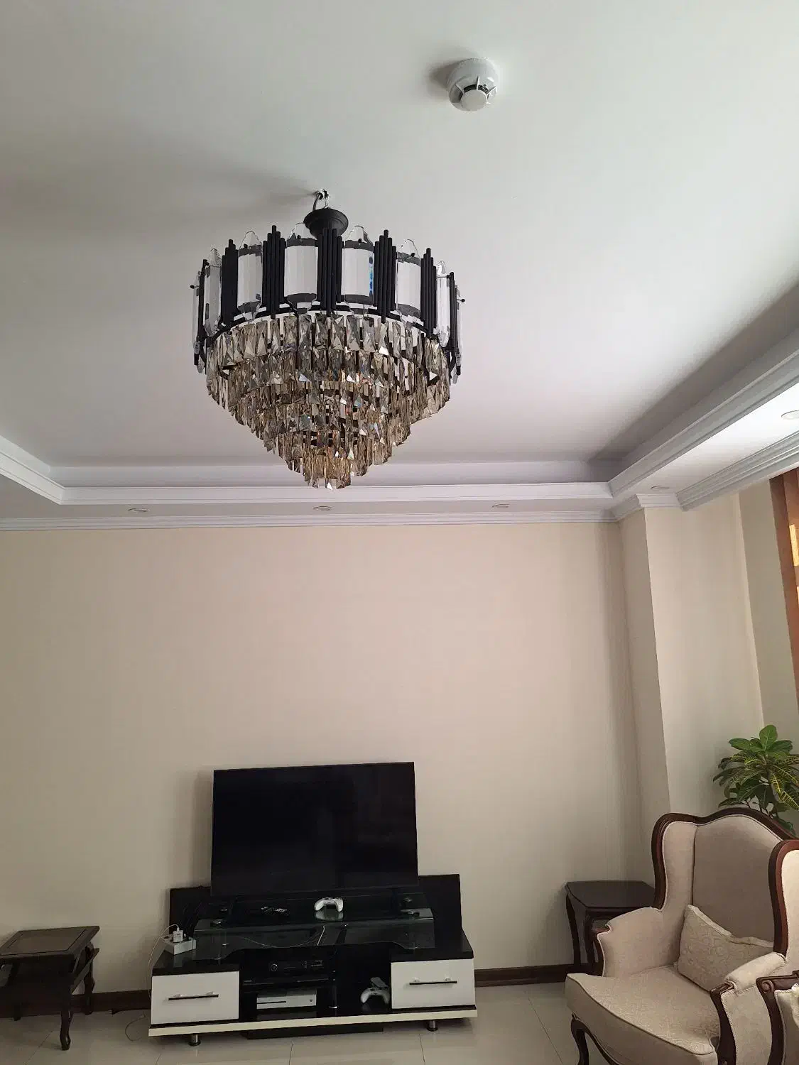 ۲عدد لوستر مدرن پذیرایی و اتاق کریستال خارجی|لوستر و چراغ آویز|تهران, تسلیحات|دیوار