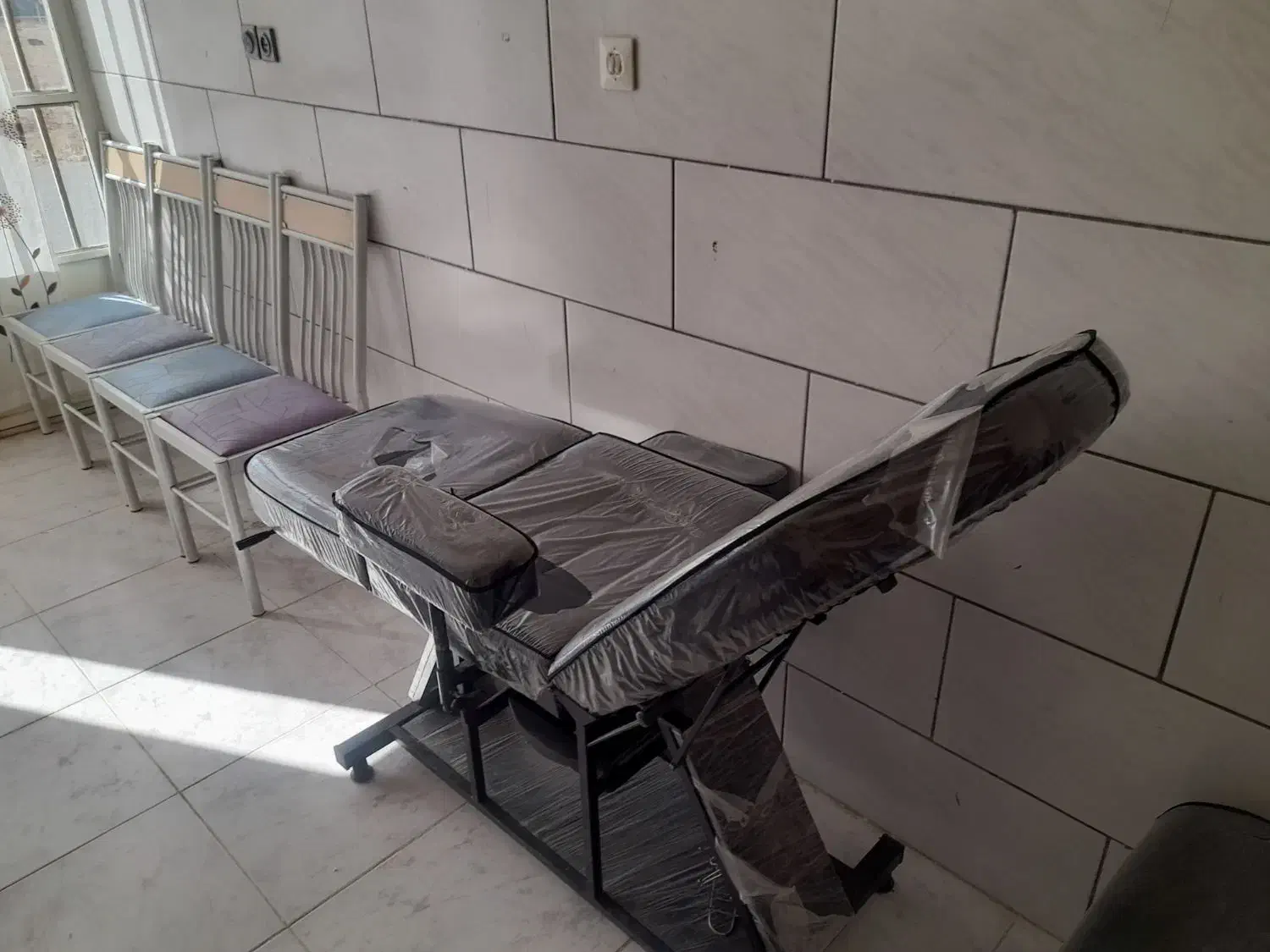 لوازم ارایشگری وسالن|آرایشگاه و سالن‌های زیبایی|بروجن, |دیوار