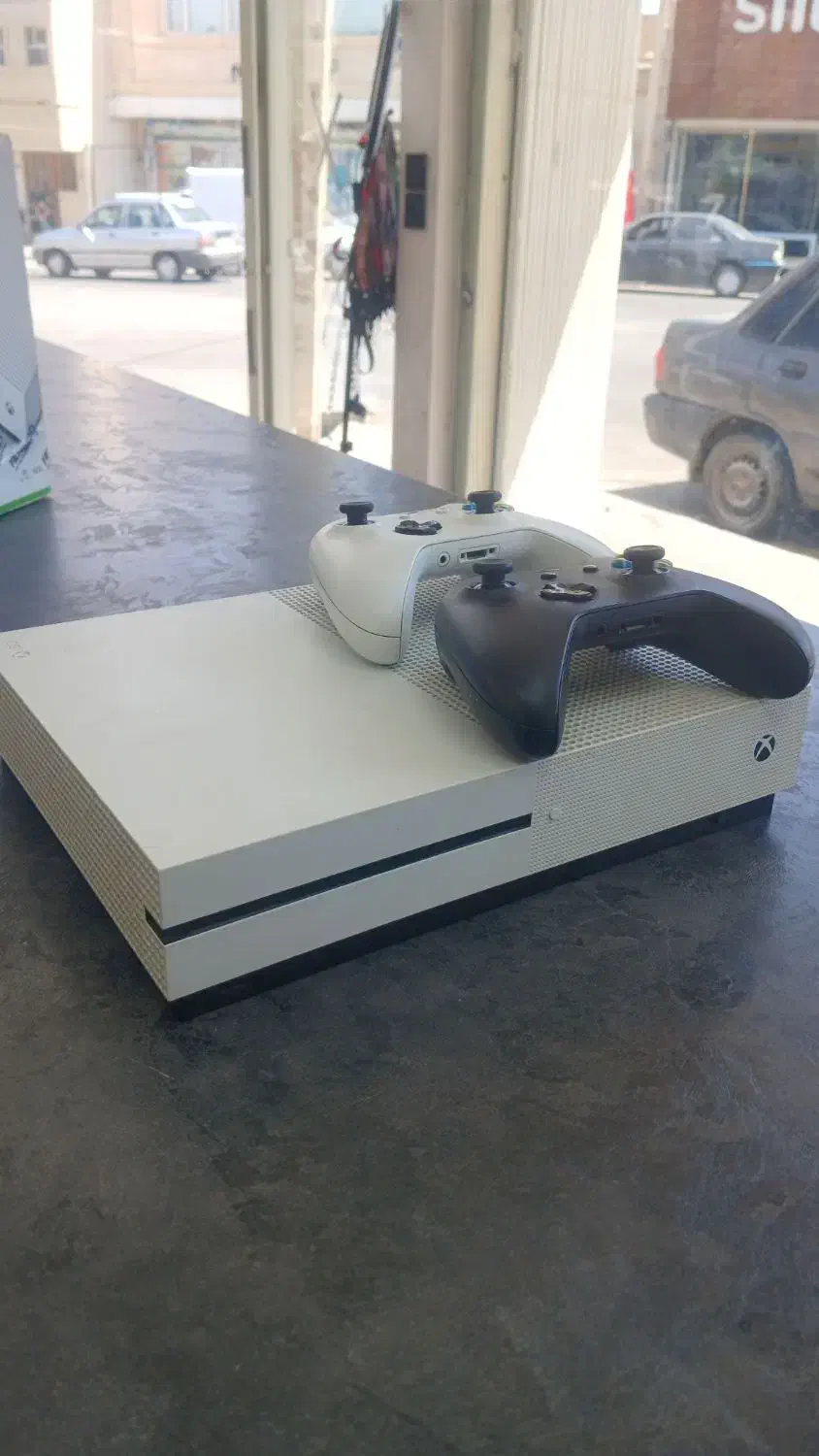 xbox one s دو دسته فول بازی در حد نو|کنسول، بازی ویدئویی و آنلاین|ساوه, |دیوار