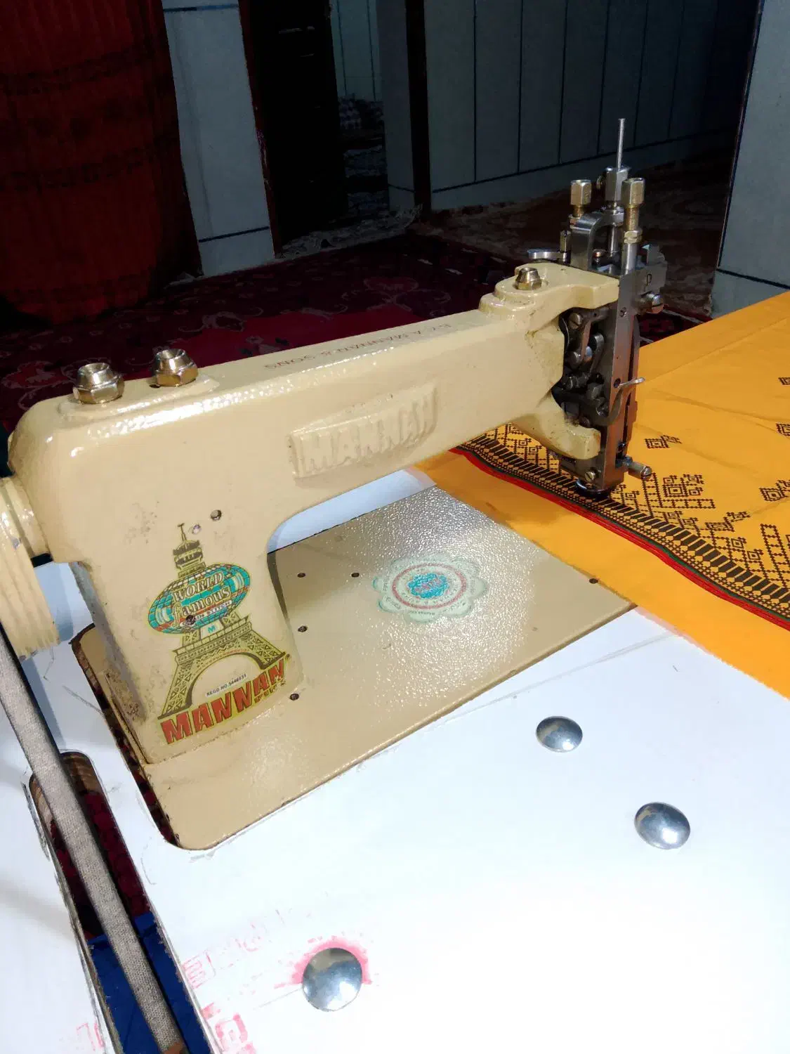 چرخ کشوک دوزی نوع|چرخ خیاطی و ریسندگی|سیب و سوران, |دیوار