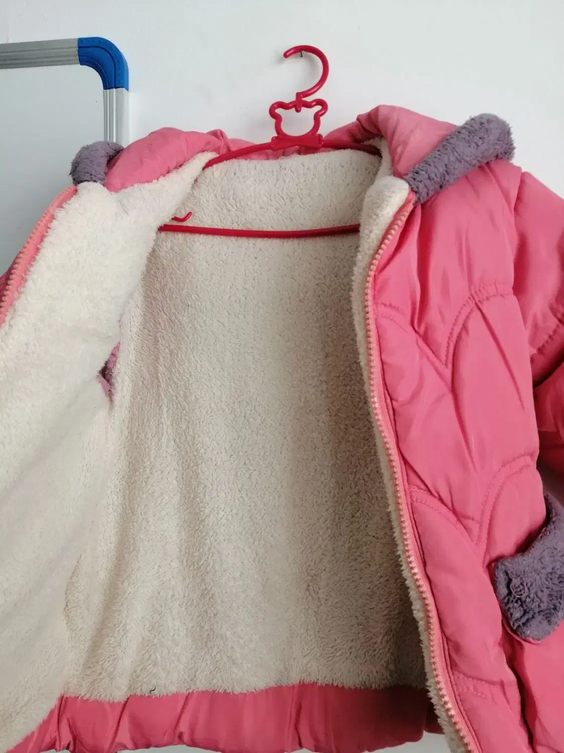 کاپشن بچگانه|کفش و لباس بچه|میانه, |دیوار