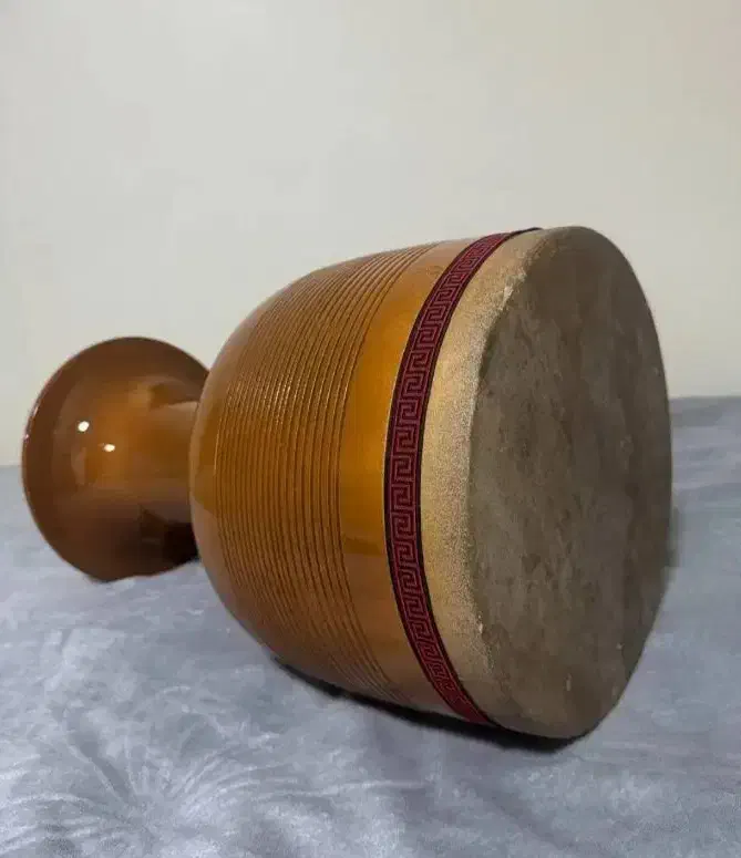 تنبک اصفهان کرشمه پوست شتر در حد نو|سازهای سنتی|دماوند, گیلاوند|دیوار