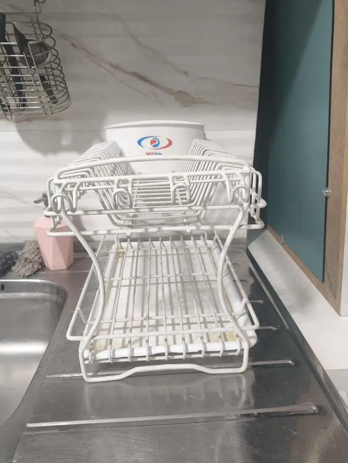 آبچکان|آب‌چکان و نظم‌دهنده ظروف|شهر ری, عباس‌آباد|دیوار