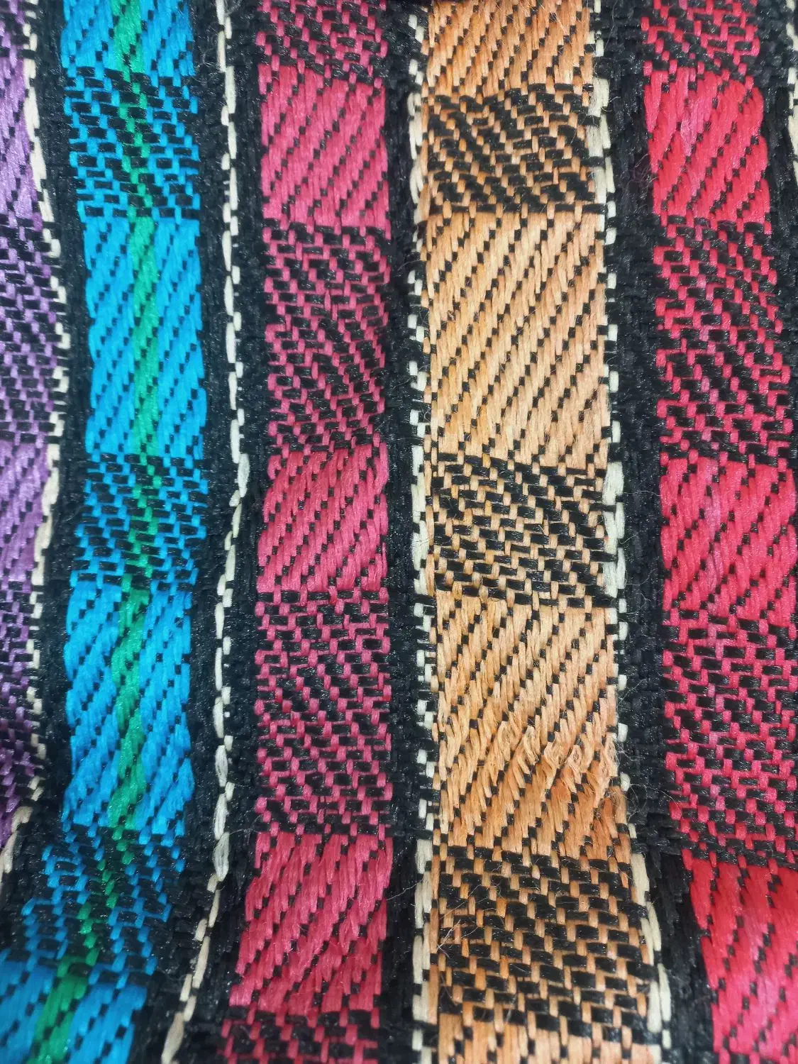 زیرانداز گمشده|اشیا|سراب, |دیوار