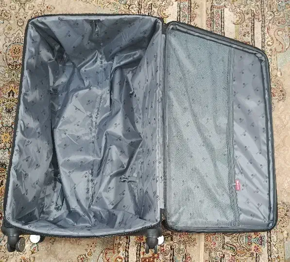 چمدان برزنتی|کیف، کفش، کمربند|ری, سرتخت|دیوار