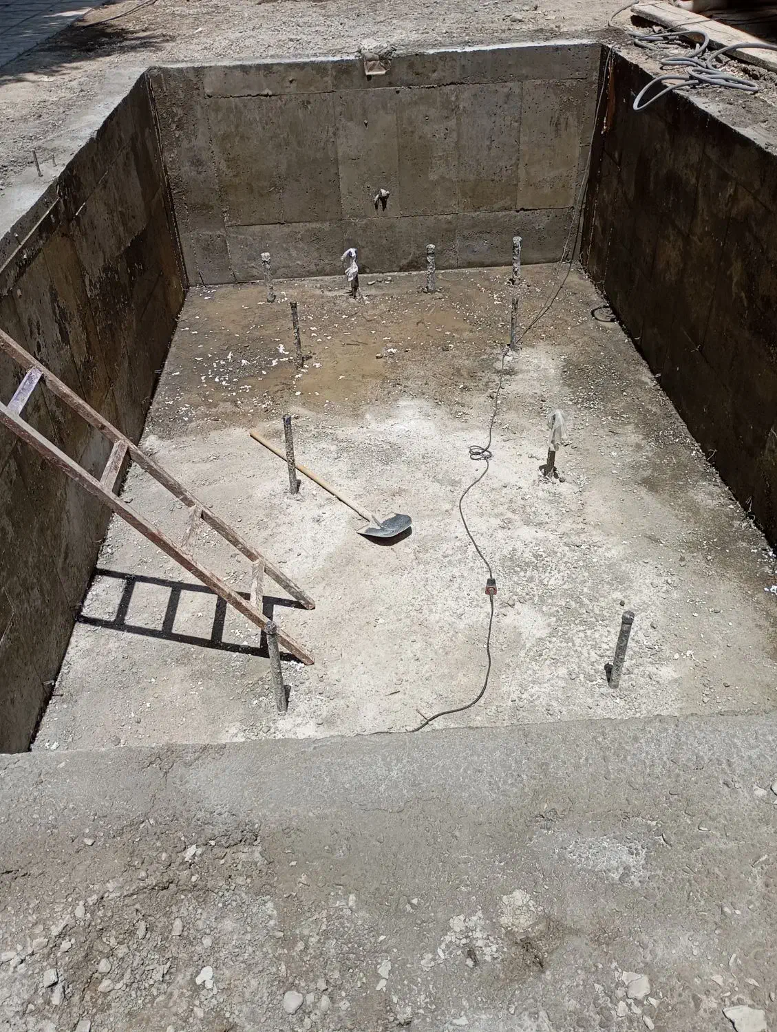 بتن ریزی دستی|خدمات پیشه و مهارت|هشتگرد, شهرک بعثت|دیوار