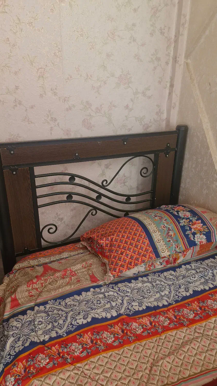 میز تلویزیون و تخت یک نفره|میز تلویزیون|تهران, شهرک بعثت|دیوار