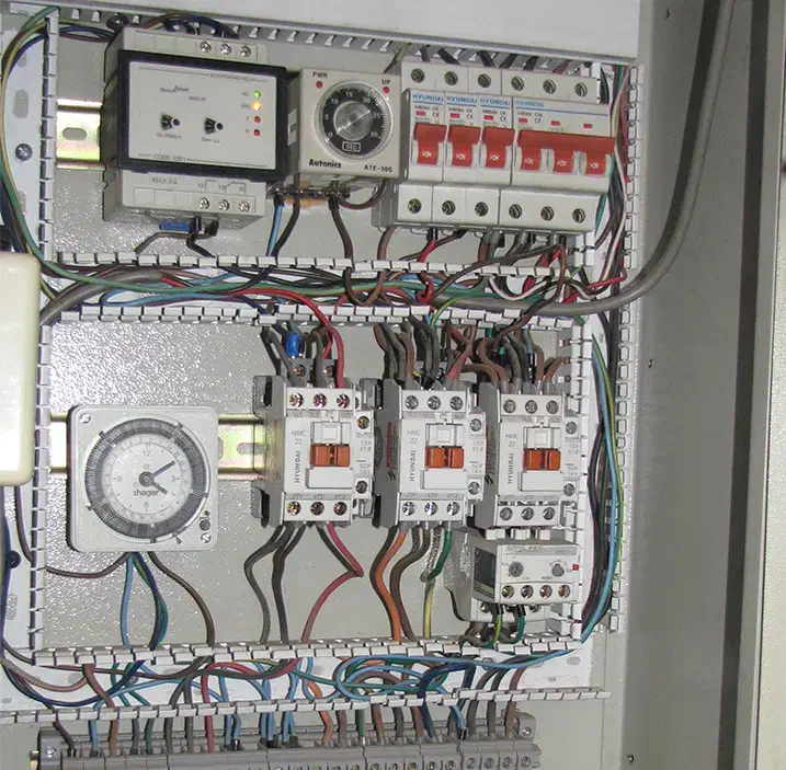 برقکار صنعتی ساختمان نصب‌ دوربین و دزدگیر اماکن|خدمات پیشه و مهارت|خاش, |دیوار