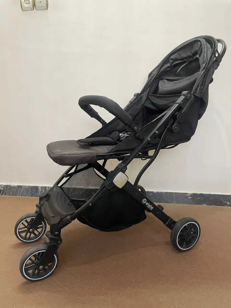 کالسکه کودک برند ترک|کالسکه و لوازم جانبی|لاهیجان, شیشه گران|دیوار