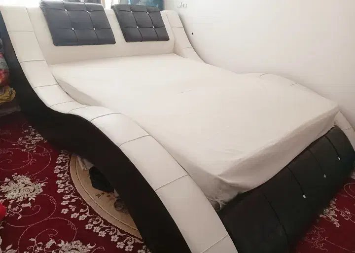 تخت خواب دو نفره در حد نو|تخت و سرویس خواب|سرپل ذهاب, |دیوار