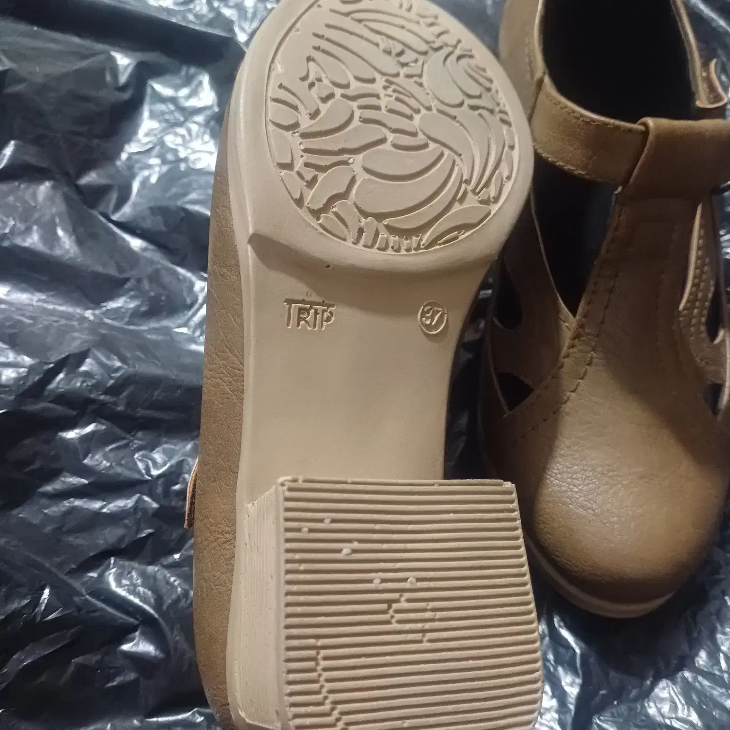 کفش|کیف، کفش، کمربند|زاهدان, |دیوار