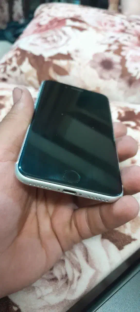 iPhone SE 2020|موبایل|اصفهان, احمدآباد|دیوار