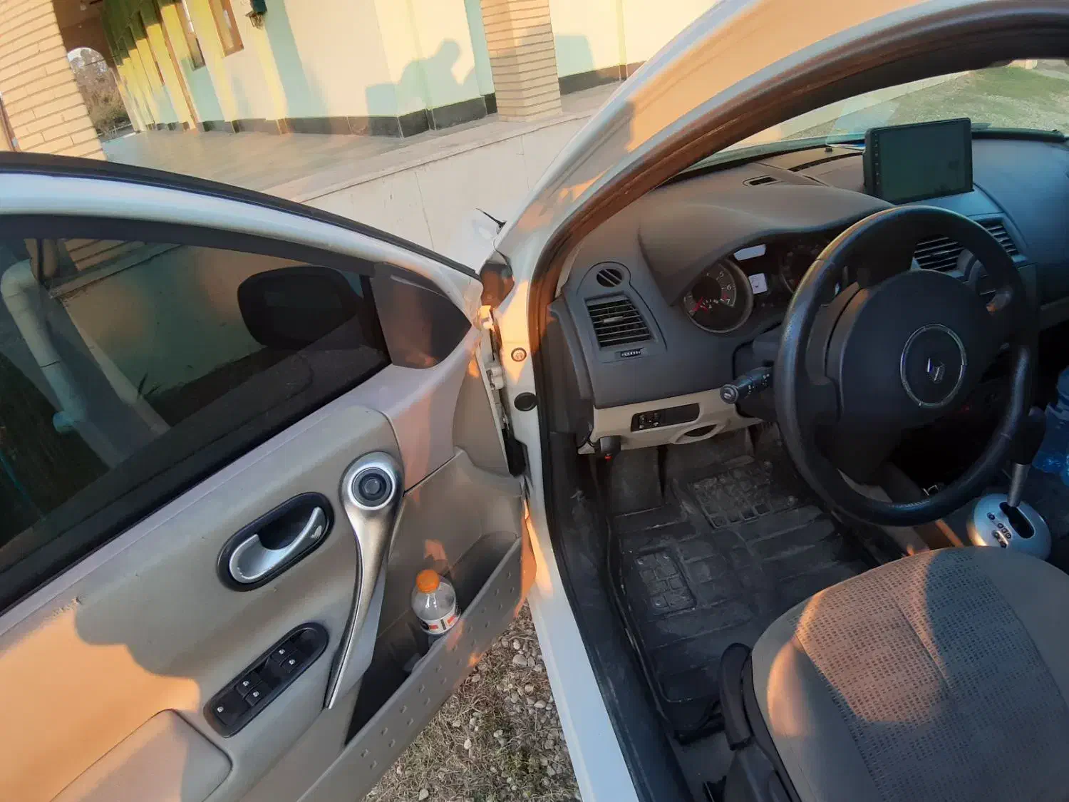 مگان ۲۰۰۰ اتومات سفید مدل ۹۰|خودرو سواری و وانت|تهران, امامت|دیوار