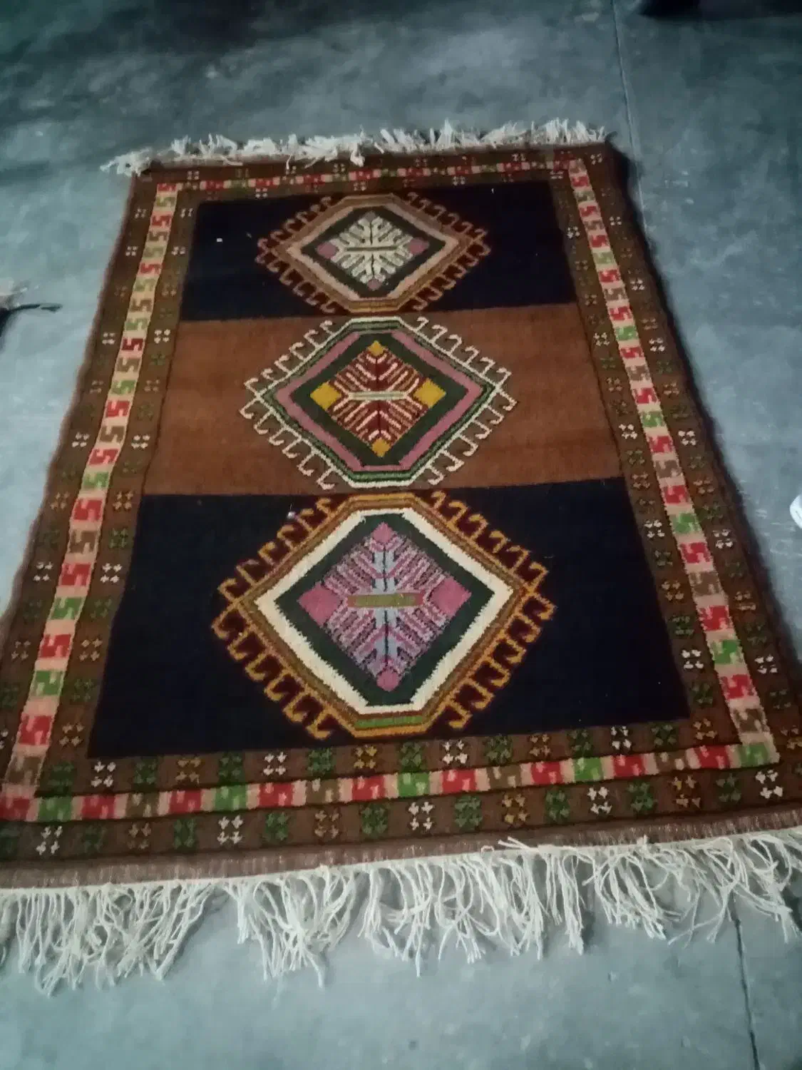 قالیچه نو|فرش|تهران, فلسطین (میدان انقلاب)|دیوار