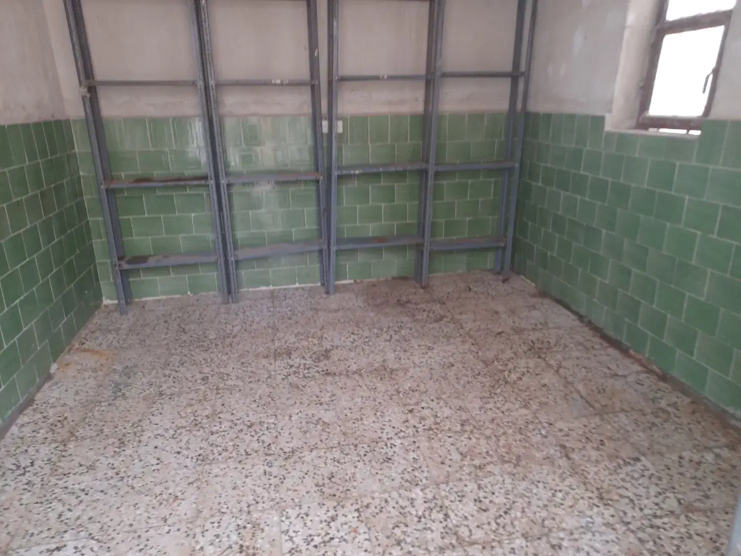 مغازه ۲۰ متری واسه انباری اجاره میدم|اجارهٔ مغازه و غرفه|دهلران, |دیوار