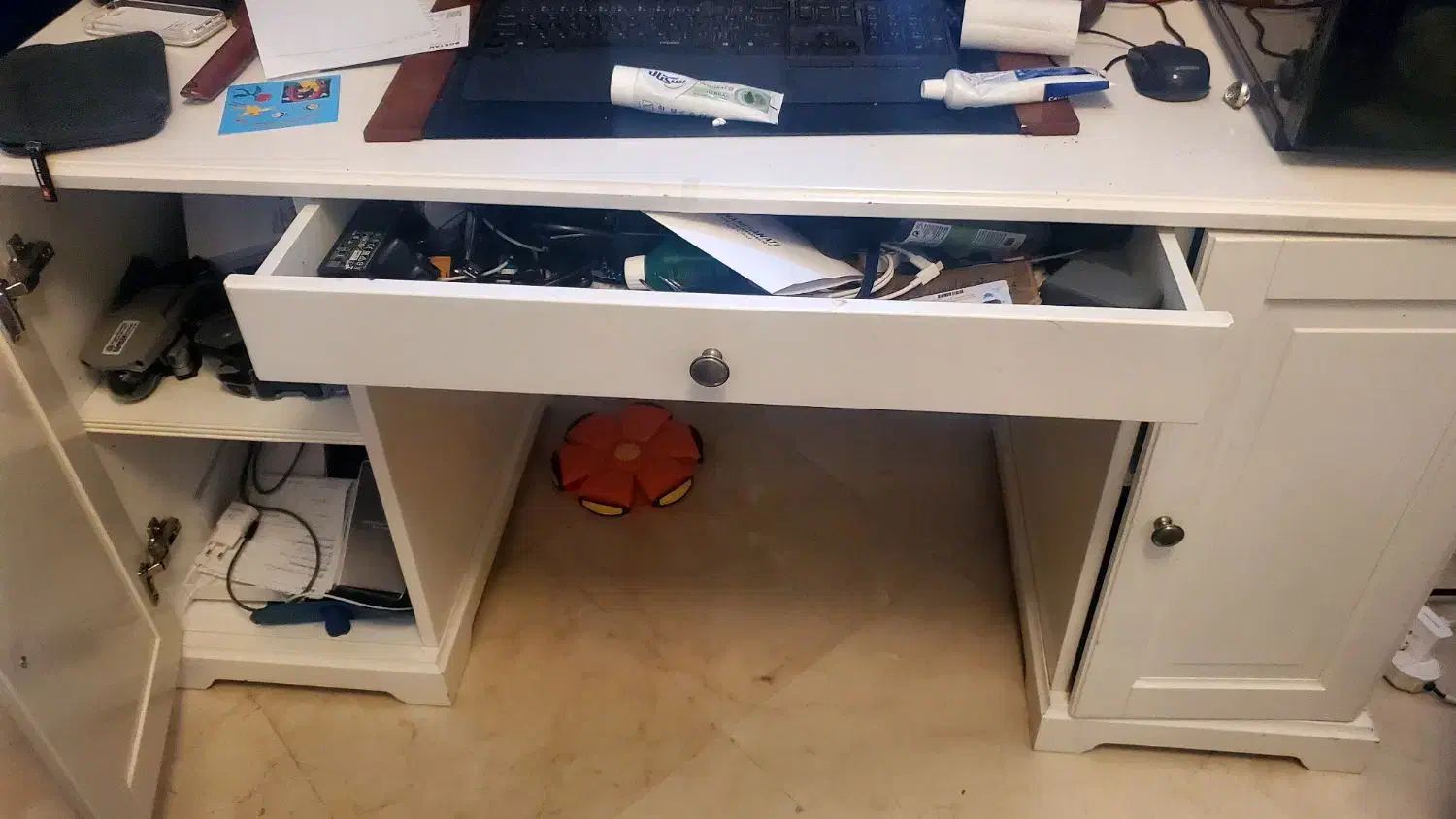 میز تحریر ایکیا|میز تحریر و کامپیوتر|تهران, ازگل|دیوار