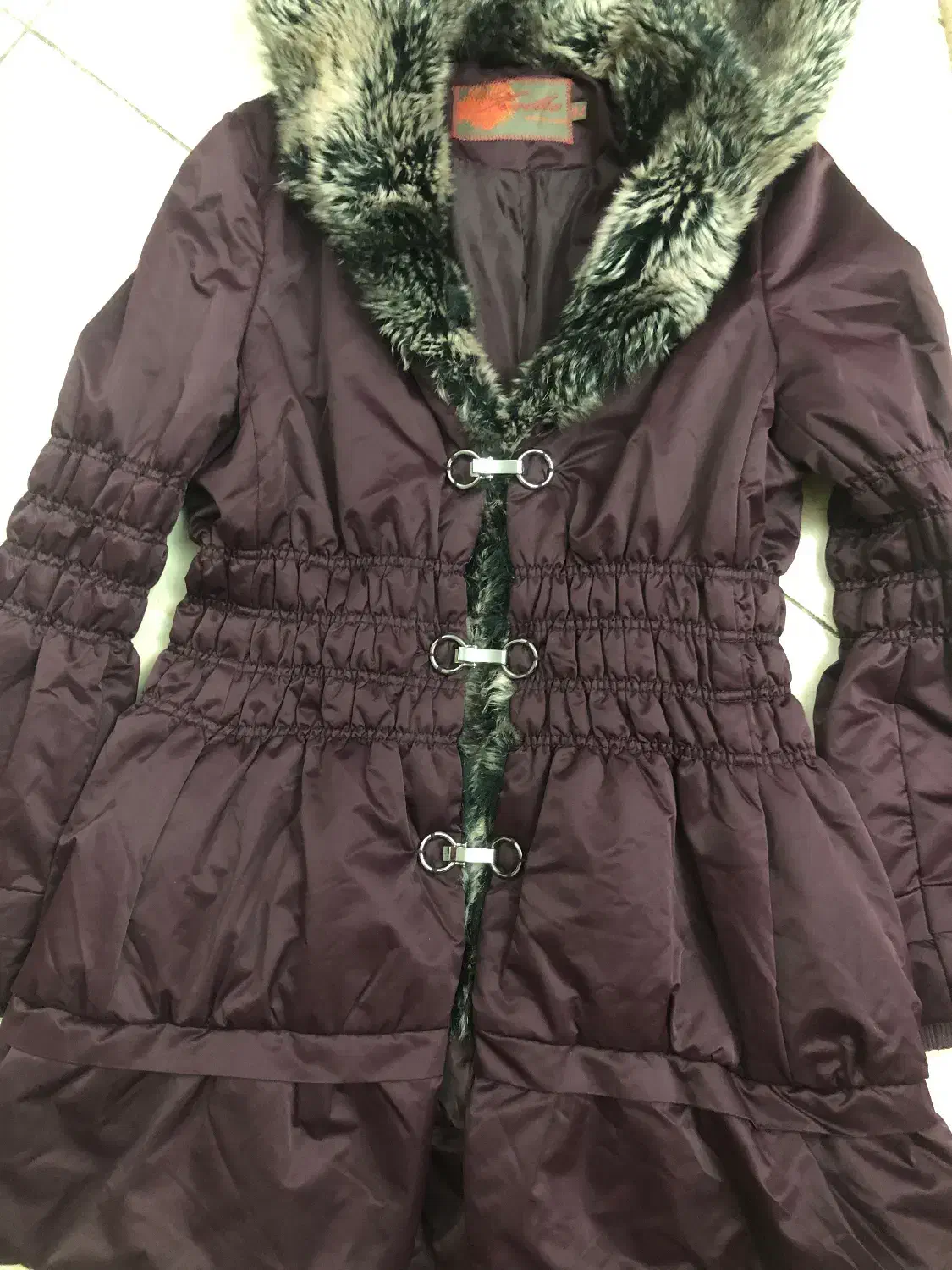 بارونی پالتو وکت|لباس|اندیشه, اندیشه فاز ۴|دیوار