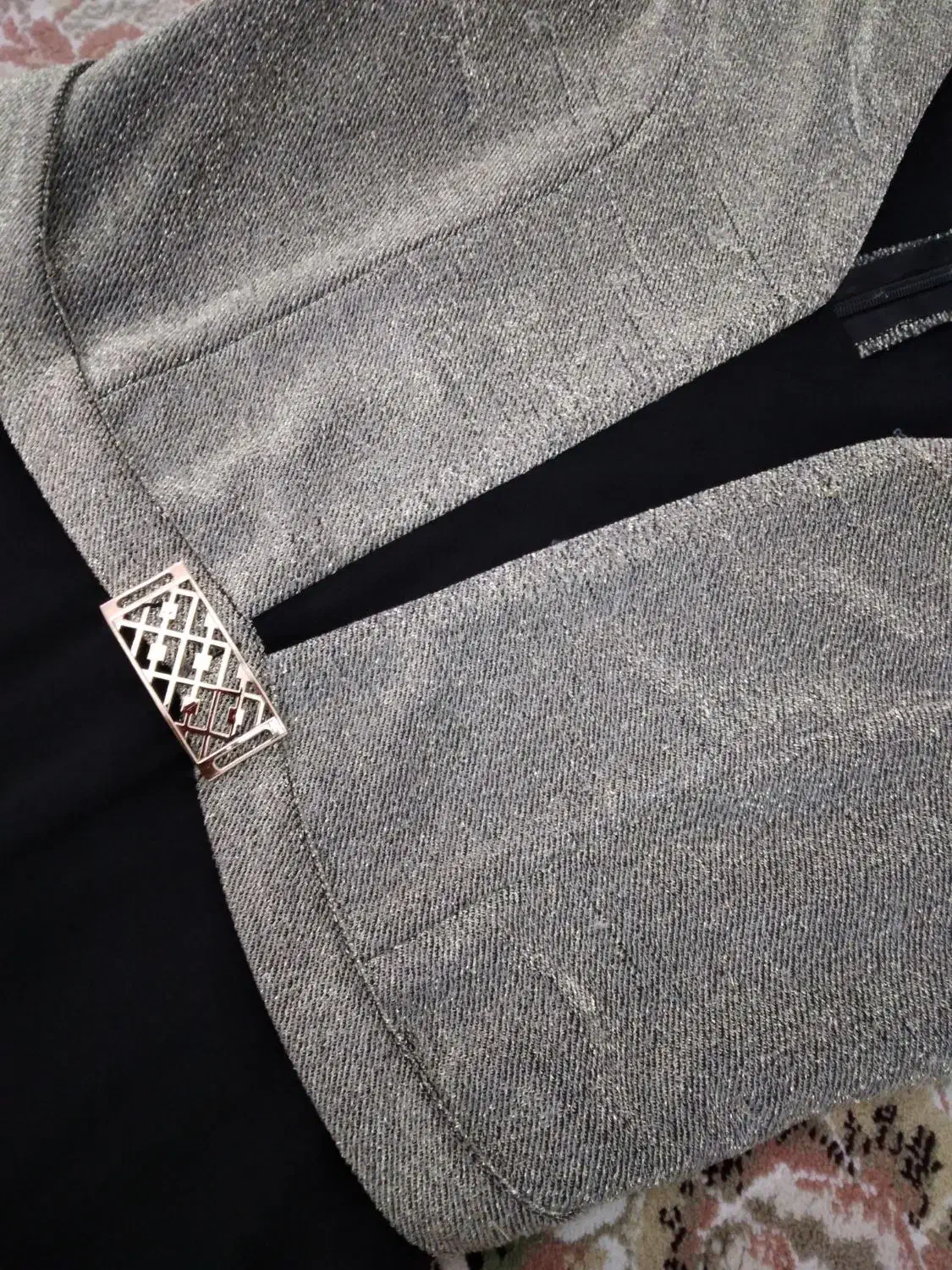 لباس|لباس|رباط‌کریم, الارد|دیوار