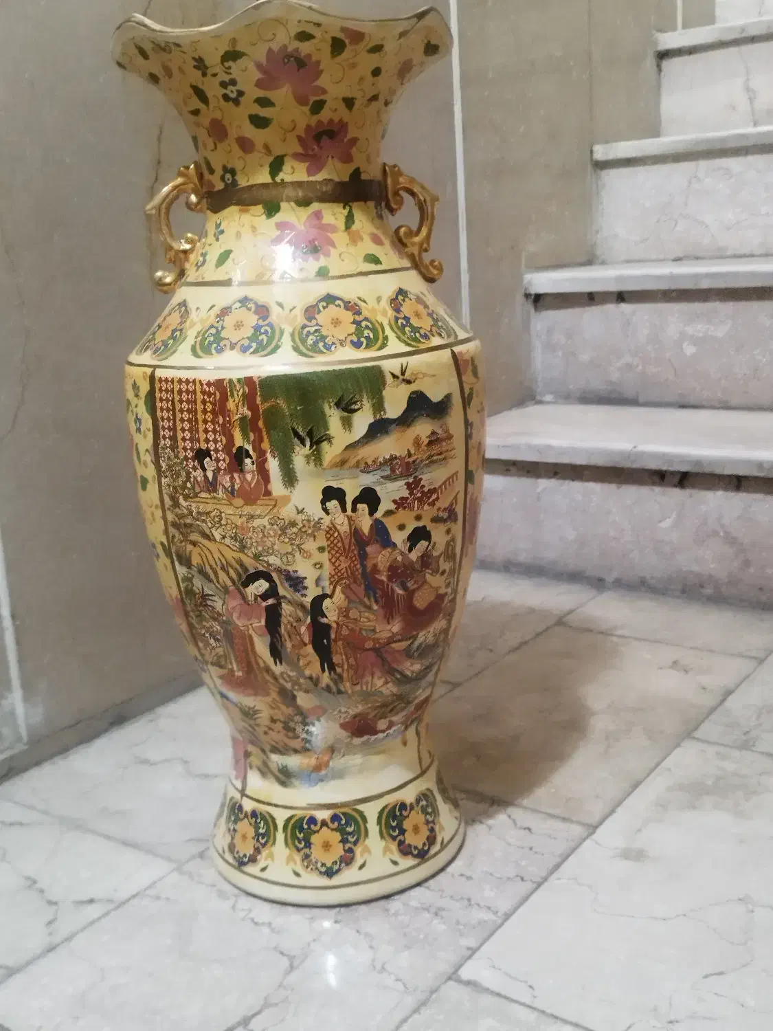 گلدان کاملا سالم چینی|مجسمه، تندیس، ماکت|تهران, بلورسازی|دیوار