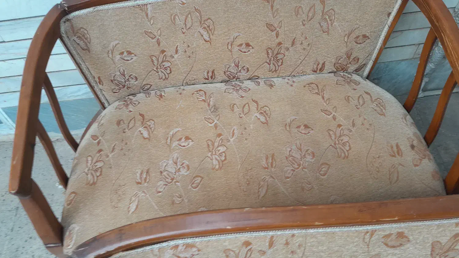 یک دست مبل راحتی|مبلمان خانگی و میز عسلی|قم, بکایی|دیوار