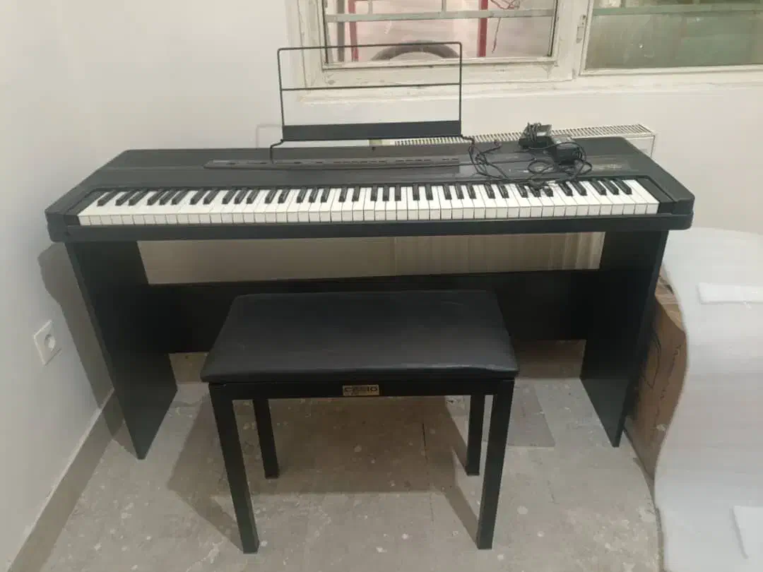 فروش پیانو به دلیل مهاجرت|پیانو، کیبورد، آکاردئون|پرند, فاز ۲|دیوار