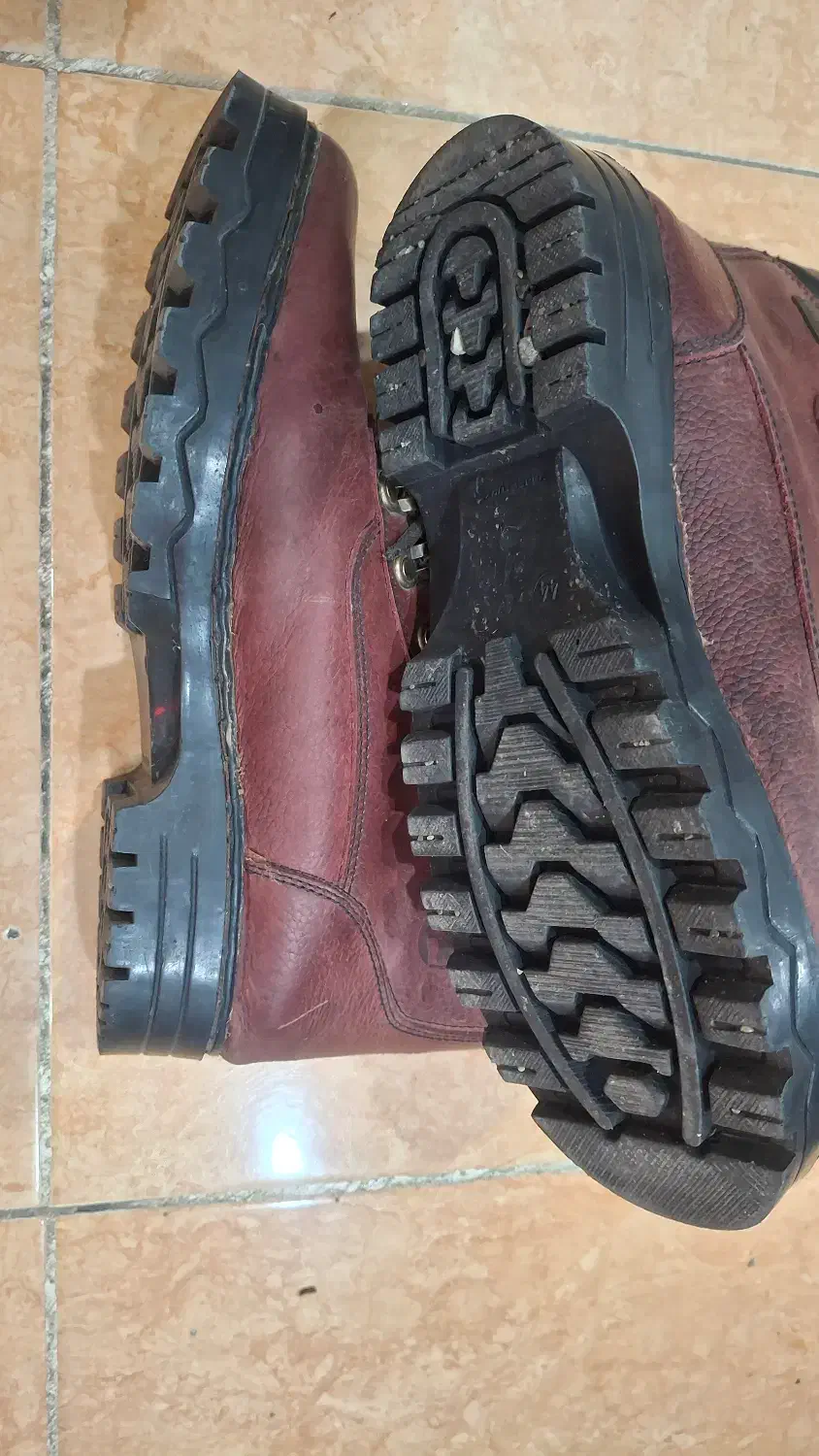 کفش کوهنوردی|کوهنوردی و کمپینگ|اندیشه, شهرک صدف|دیوار