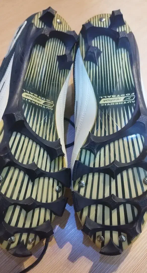 کفش فوتبالی خارجی نو|کیف، کفش، کمربند|مشهد, هدایت|دیوار