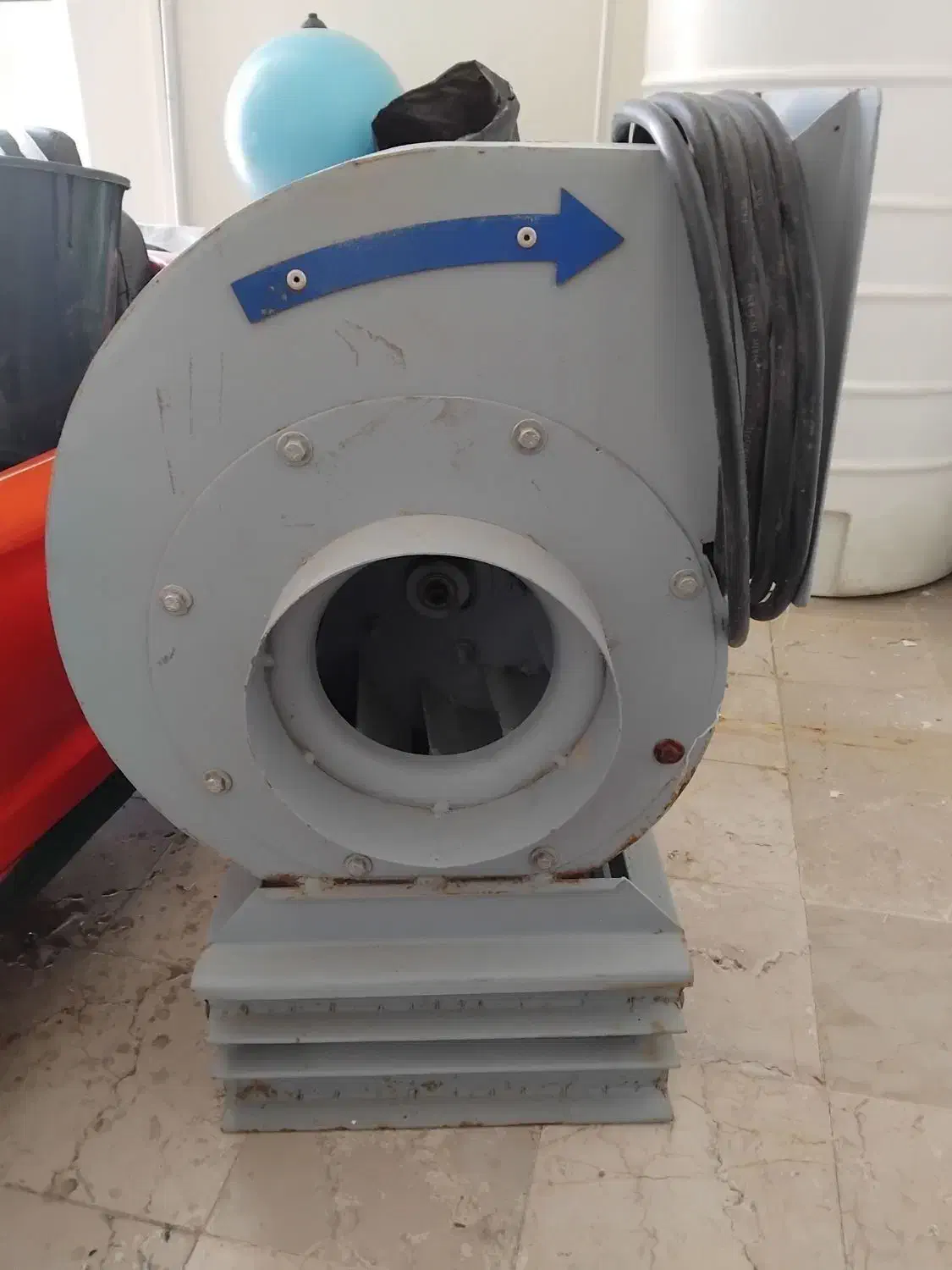 سانتریفیوژ (هواکش)|پنکه و تصفیه‌کنندهٔ هوا|کرمان, |دیوار