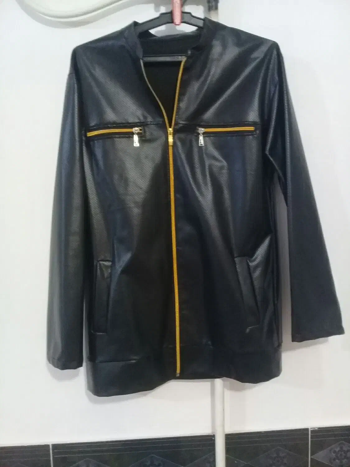 کابشن طرح چرم لارج نونو اصلا تن نرفته|لباس|نهاوند, |دیوار