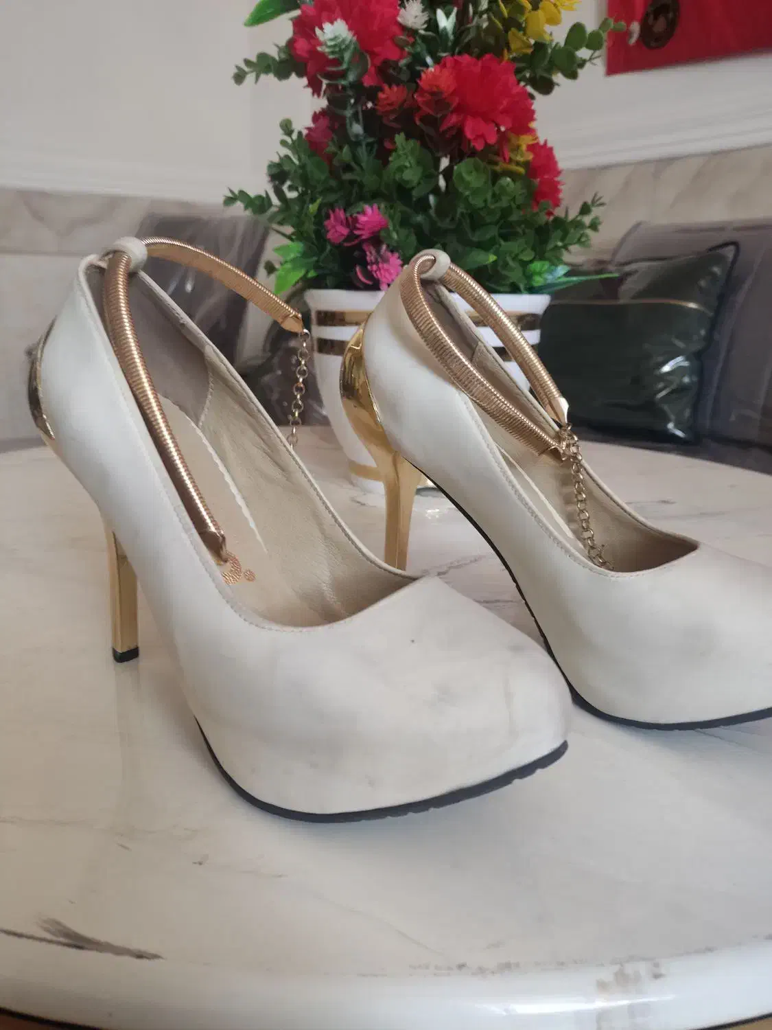 کیف و کفش|کیف، کفش، کمربند|خاش, |دیوار