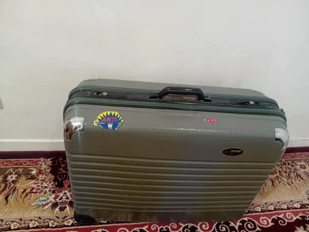 چمدون|کیف، کفش، کمربند|بابا حیدر, |دیوار