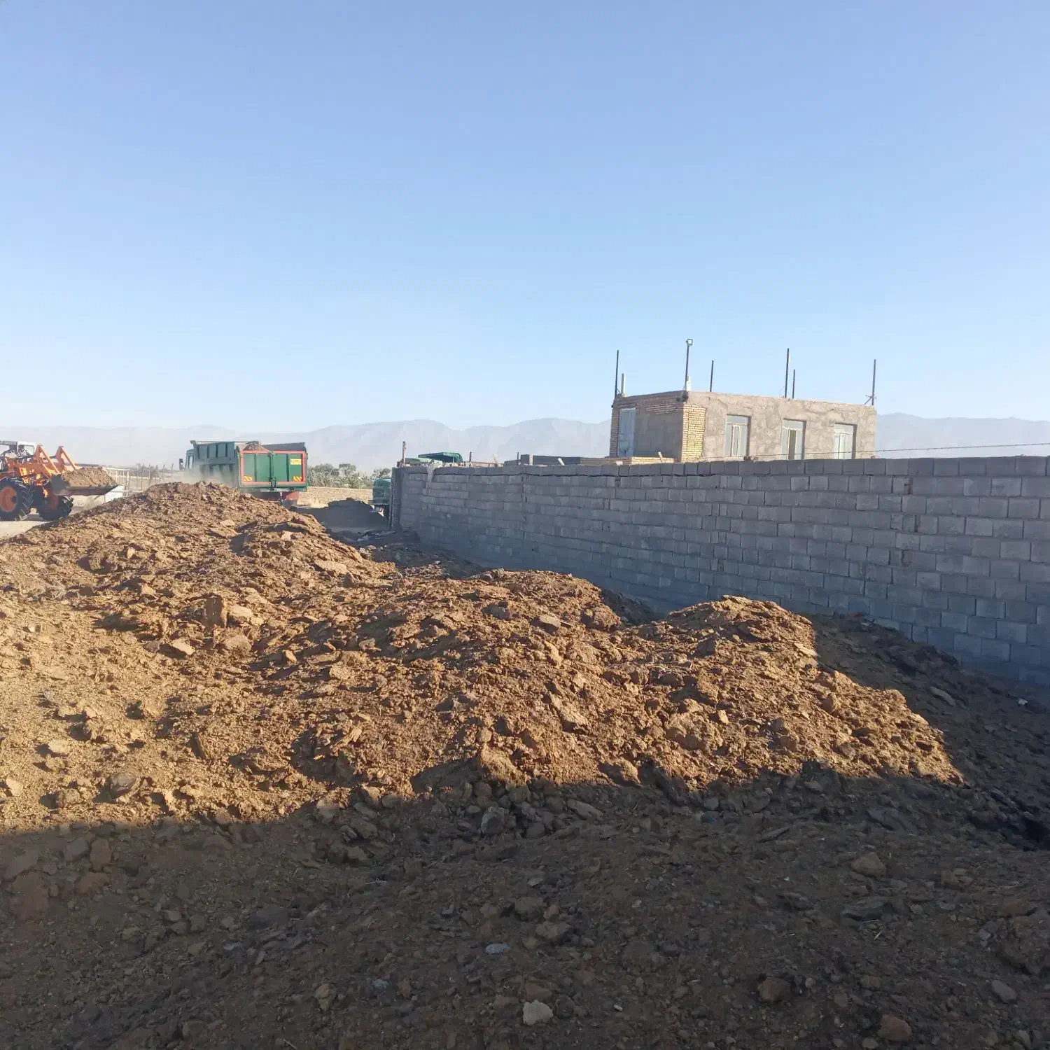 کود گاوی خشک و درجه یک بدون اشغال و ماسه بادی|خدمات باغبانی و درختکاری|نیشابور, فضل|دیوار