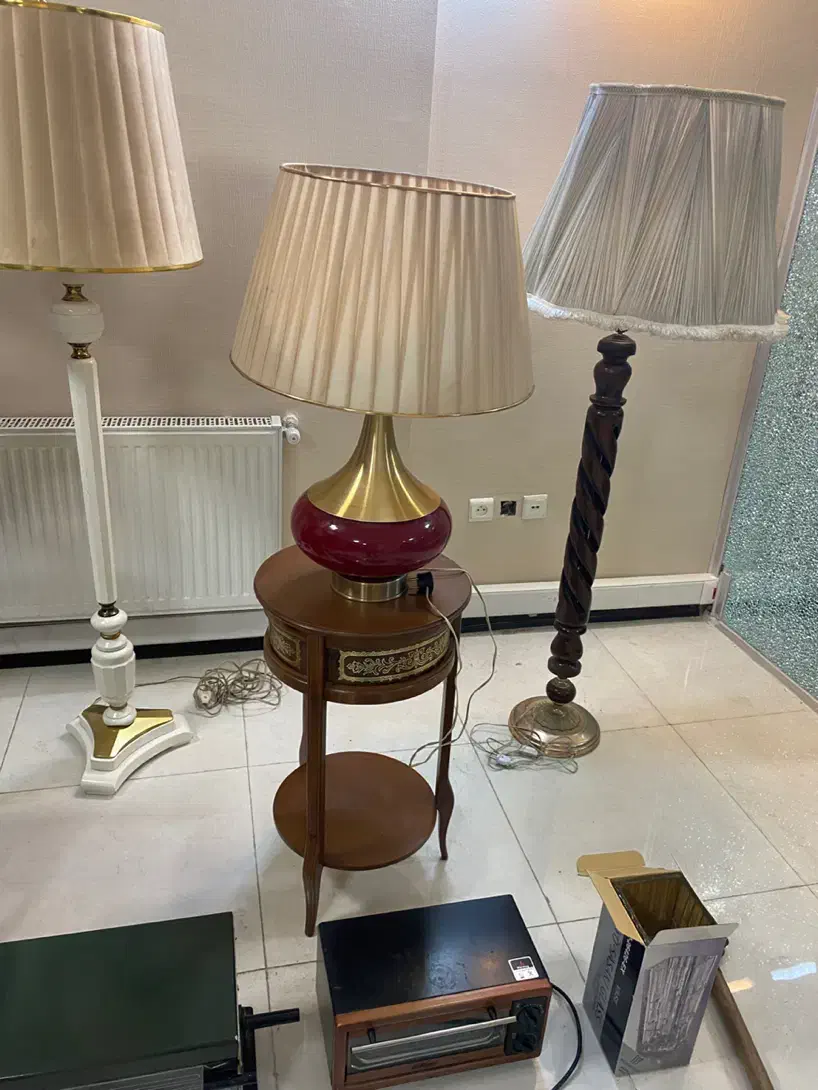 پنج عدد آباژور کلاسیک بصورت تک تک بعلت جابجایی|چراغ خواب و آباژور|تهران, ونک|دیوار