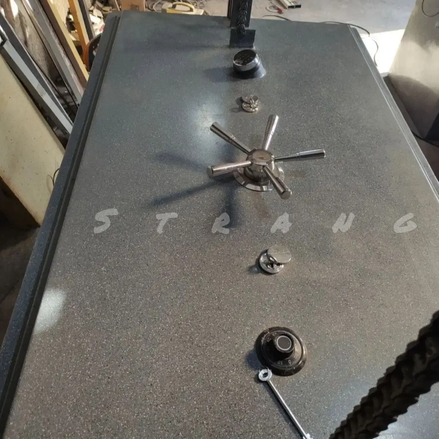 0صندوق استرانگ گاوصندوق اسانسوری استرانگ باکس0|ابزارآلات|شیروان (لرستان), |دیوار