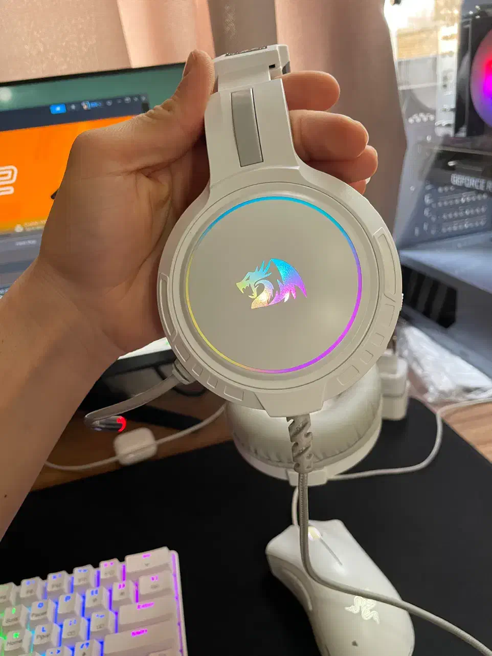 هدفون گیمینگ Redragon white سفید کاملا نو|قطعات و لوازم جانبی رایانه|کرج, کمال‌شهر|دیوار