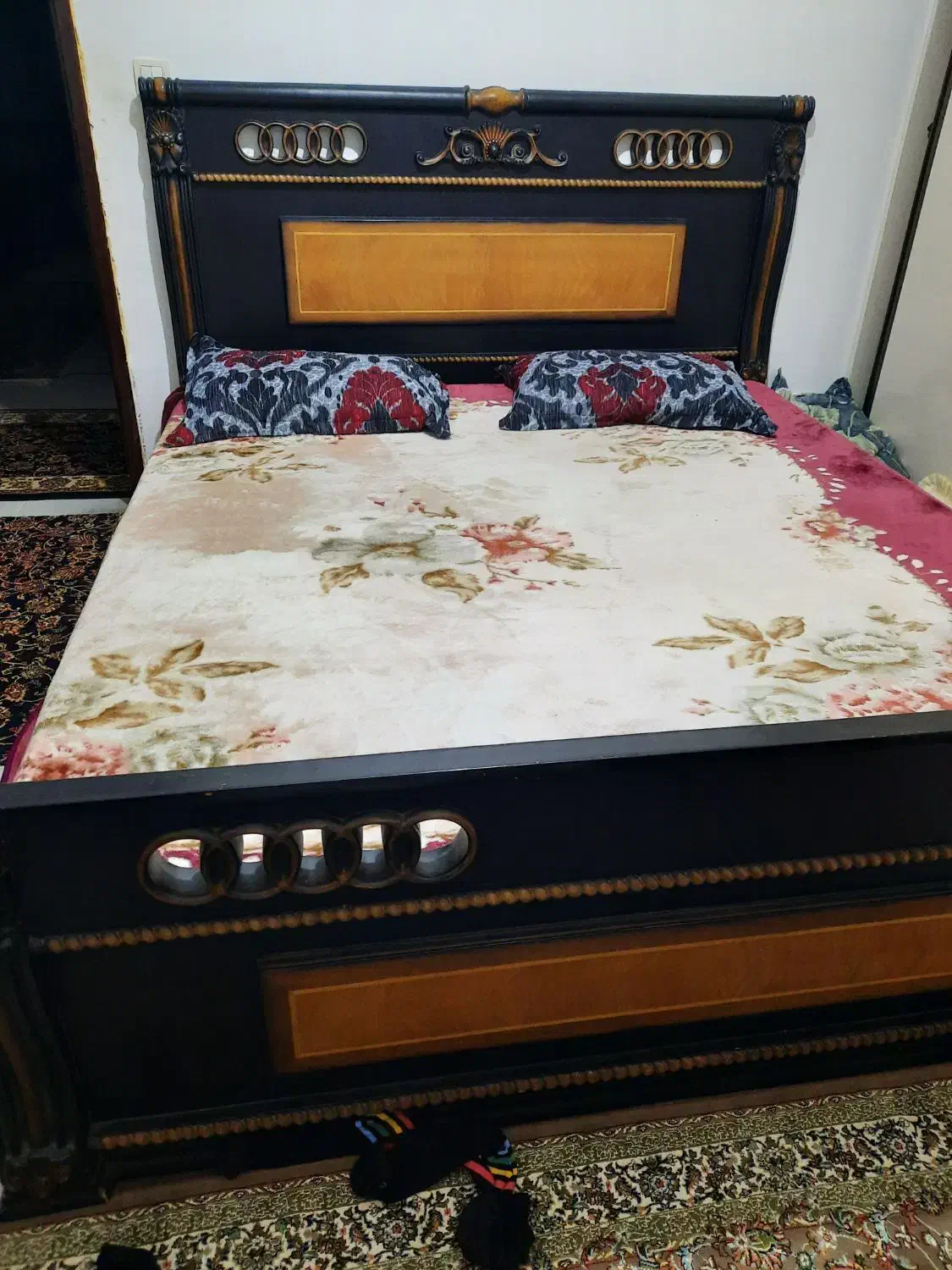 تخت چوبی در حد نو|تخت و سرویس خواب|اردبیل, |دیوار